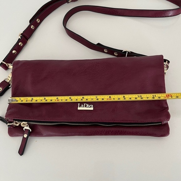 LA DIVA Burgundy Faux Leather Cross Body Bag Gold Hardware Converts to Clutch - Picture 14 of 16